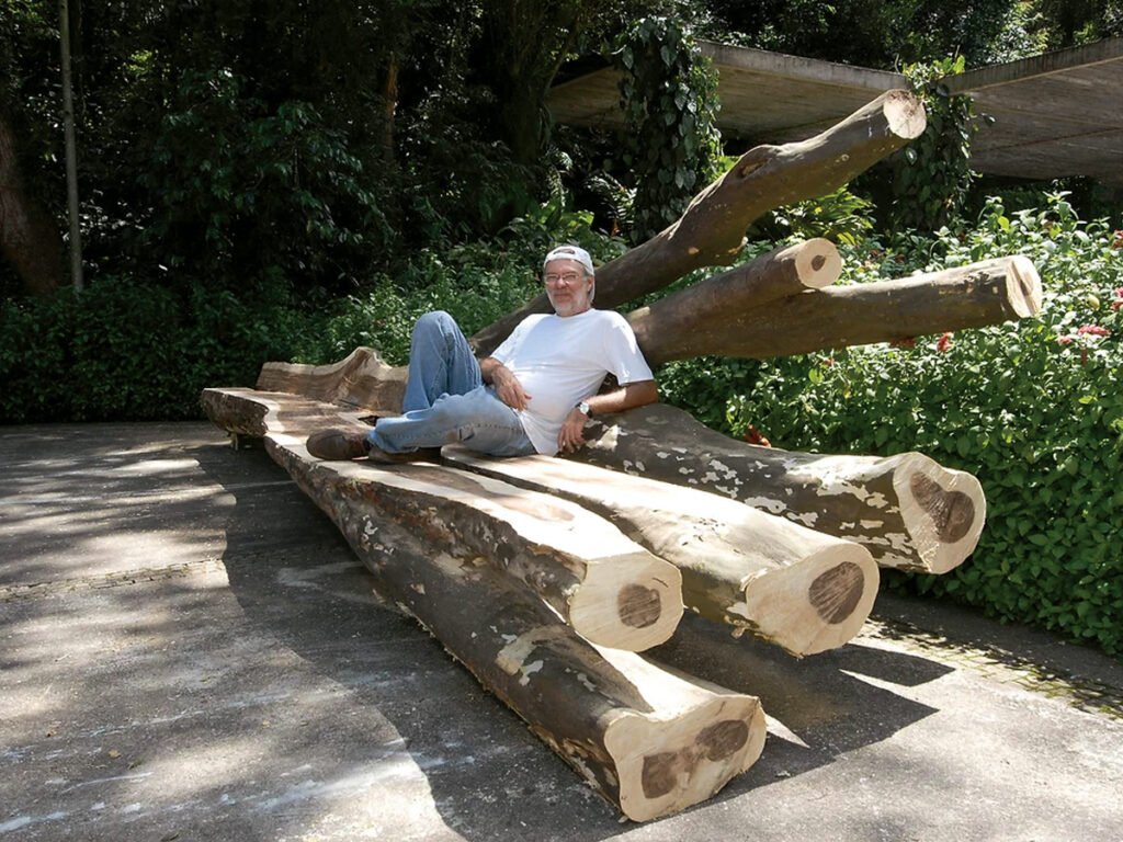 Hugo França na sua obra no Parque Burle Max – Foto / hugofranca.com.br